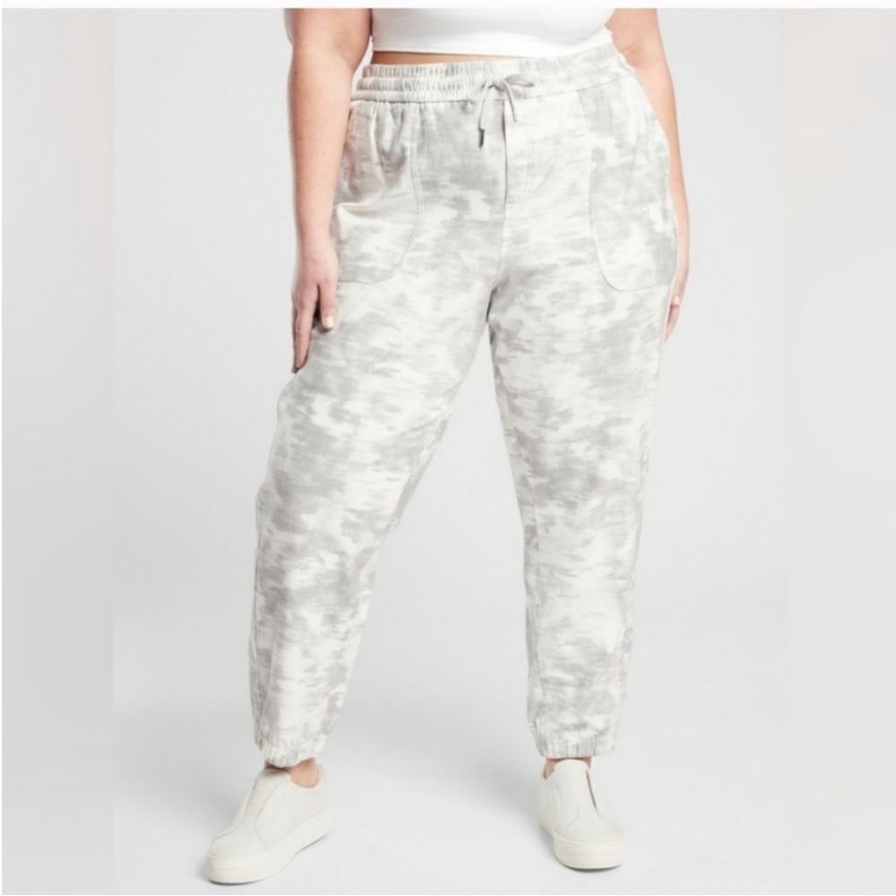 Athleta Farallon Light Gray Printed Joggers